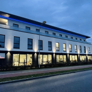 Blick auf unsere Werkstatt und unser Bürogebäude